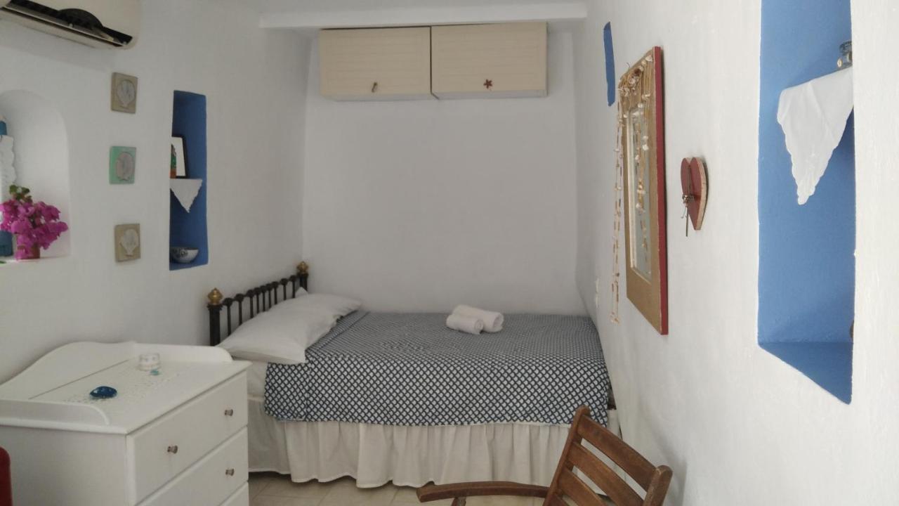 Traditional Renovated House In The Centre Of Anafi Exterior photo
